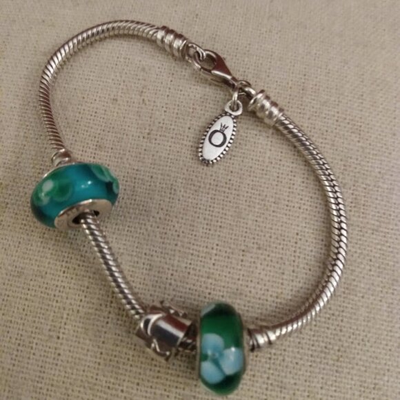 Regal crown: Charm bracelet marked 925 on closure. - Picture 2 of 3